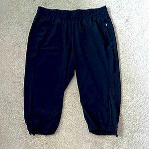 LIVI Athletic Black Capris with Elastic Waistband and Pockets 18/20